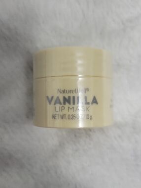 5/$20**Naturewell Vanila Lip Mask